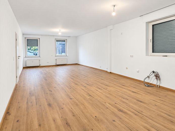 Nach WEG aufgeteiltes MFH, 4 Wohneinheiten, 2 vermietet, 1 frisch renoviert – EG - Wohnzimmer/Küche