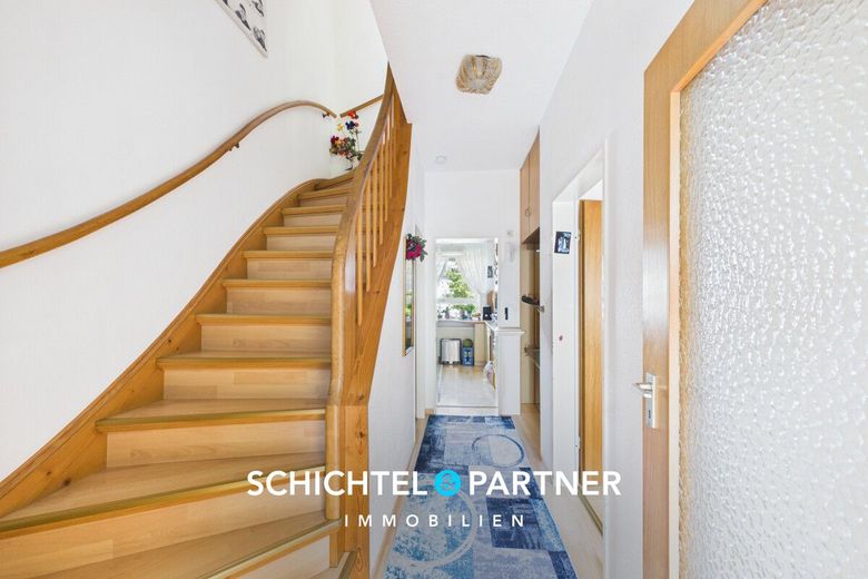 Ohlenhof | Ansprechendes Reihenmittelhaus mit Balkon und Terrasse – S&amp;P | Flur