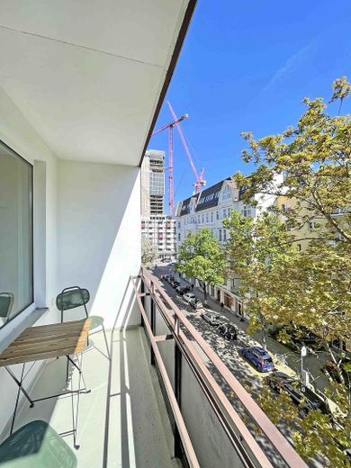 Zamieszkaj przy Ludwigkirchplatz: pierwszy najem z balkonem, bez prowizji – Balkon