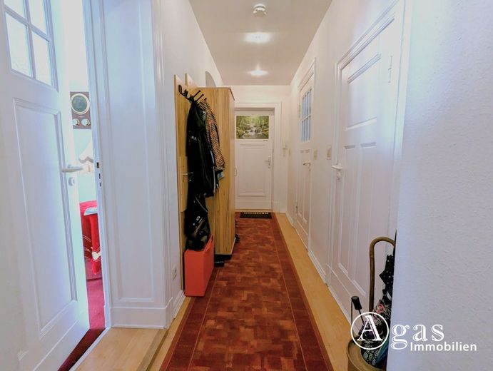 Gut vermietete 3-Zimmer-Altbauwohnung im Mierendorff-Kiez in Charlottenburg – Wohnungsflur