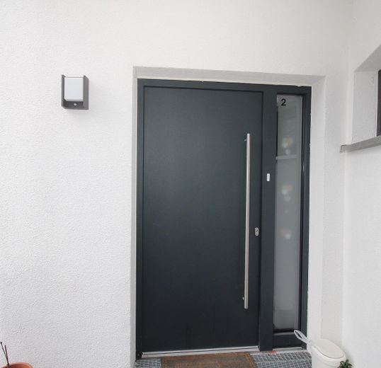 Eigene hochwertige Haustür