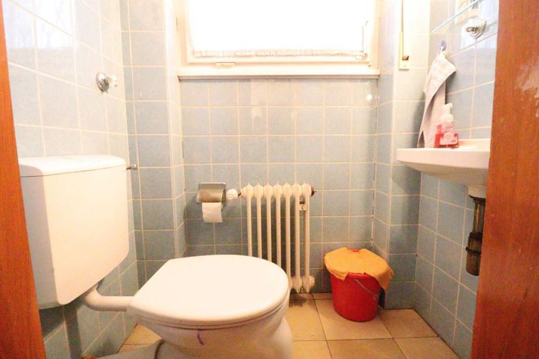 WRS Immobilien - käuferprovisionsfrei - Wiesbaden-Bierstadt - Villa in ruhiger bevorzugter Wohnlage – Gäste-WC - Bild 1