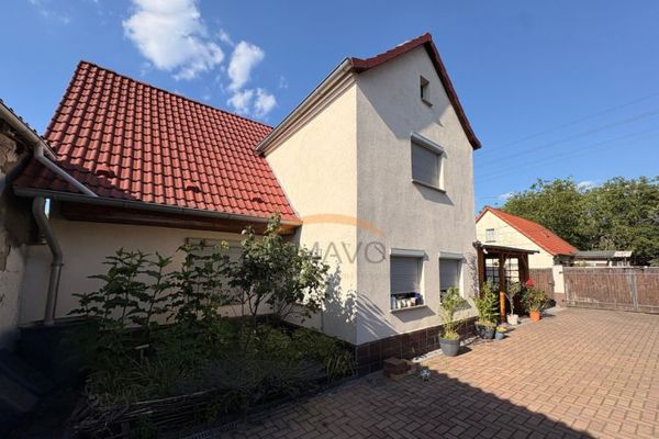 Rodzinny dom jednorodzinny z dużą działką, kominkiem, budynkami gospodarczymi i dużym potencjałem