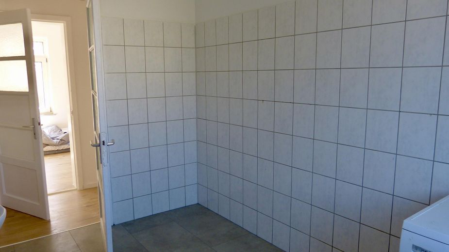 Sanierte 2-Zimmer-Wohnung mit Balkon in Bremerhaven – Badezimmer