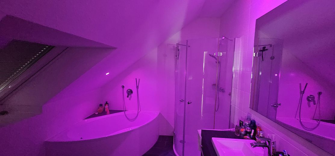 Bad2 (Oben mit Beleuchtung)