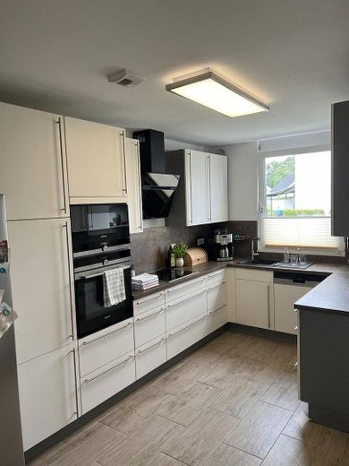 neuwertiges RMH in Schwaig mit Markenküche u. Garage – Küche