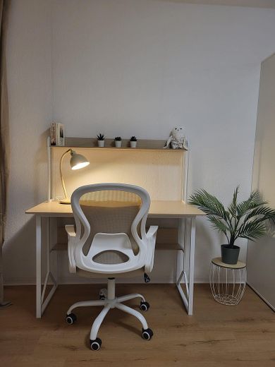 Renoviertes und möbliertes Studentenapartment im Zentrum von Erlangen, provisionsfrei, bezugsfertig – Arbeitsbereich
