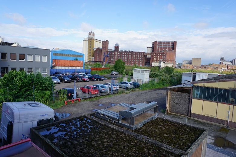 4-Zimmerwohnung im urbanen Mannheimer Industriehafen - ideal für studentische und andere WG's – Blick zum Hafen