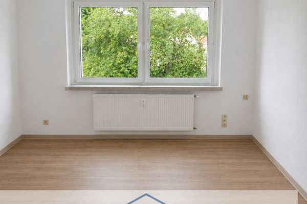appartamento trilocale parzialmente ristrutturato al 2° piano nel Pleißenweg, Neukirchen, disponibile dal 01.08.2026