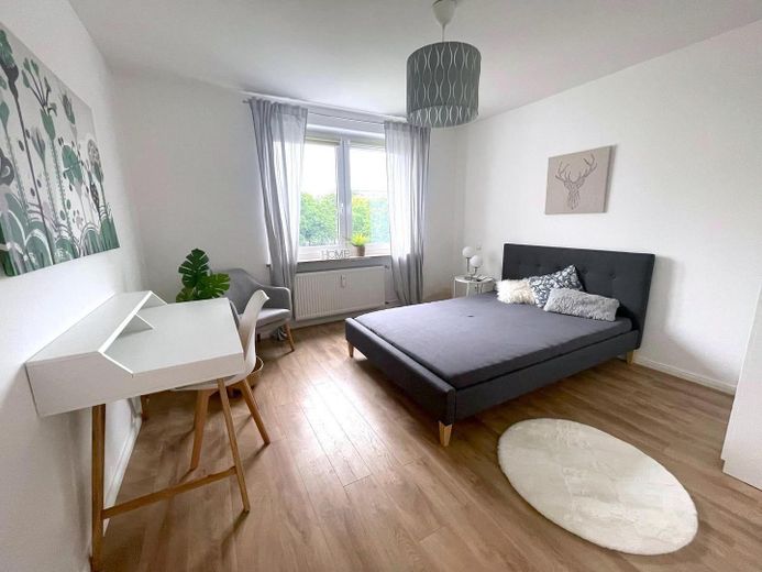 1a Kapitalanlage! Komplett sanierte und möblierte 3 Zimmer Wohnung – SZ2