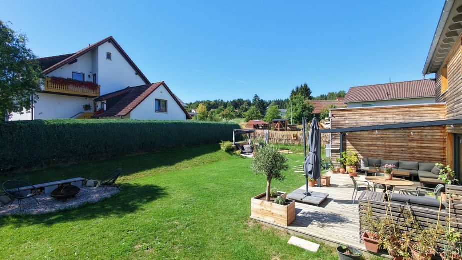 Neubau 2023 | KfW-40+ | PV + Speicher | 135 qm Wohnfläche | 635 qm Grundstück mit Südgarten – Garten