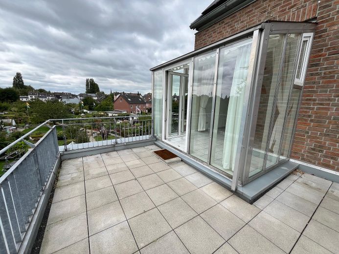 4-Zi-Geschosswohnung, teilmöbeliert mit Dachterrasse – Dachterrasse u. Wintergarten