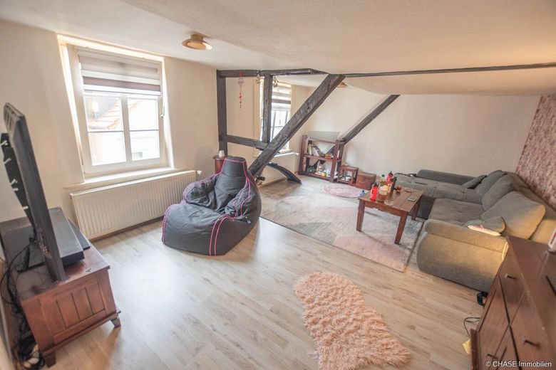 Zentrales 7-Parteien-Mehrfamilienhaus in der Hamelner Innenstadt - Historisch &amp; Rentabel vermieten! – Wohnzimmer DG R