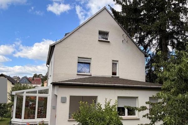 Objekt-Nr.: 64126 - Schönes Einfamilienhaus mit Doppelgarage, Pool, Gartenhaus u.v.m. in begehrter Wohnlage in Plauen