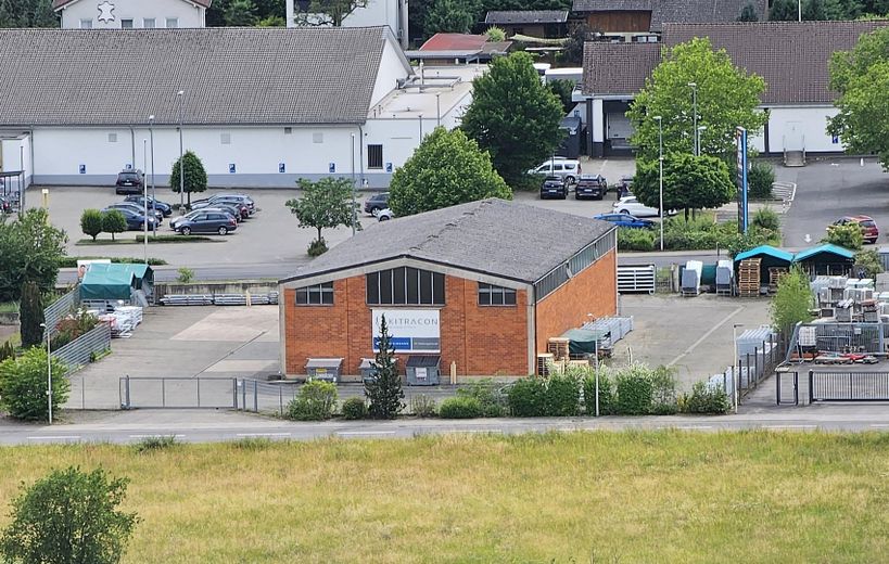 Hala warsztatowo-produkcyjna z suwnicą + ogrodzony plac (2.200 m²) – bez prowizji, Untermain – Ansicht Halle & Freifläche