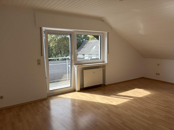 Großzügige Dachgeschosswohnung in Paderborn-Elsen – Mit XXL-Sonnenbalkon zum Entspannen! – Schlafzimmer / Büro