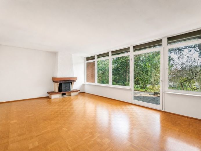 Kult 70er Jahre Bungalow: 135qm Wohnen auf einer Ebene, riesige Fensterfronten, idyllischer Garten! Preis auf Nachfrage – Foto 1