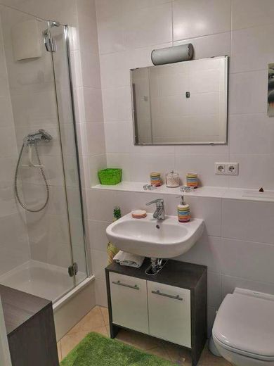 Gästebad mit Dusche 