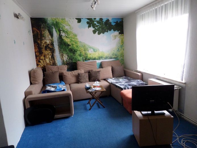 RESERVIERT: 160 m² Wohnfläche, 879 m² Grundstück: Viel Platz für Familie, Arbeit und eigene Ideen – Wohnzimmer