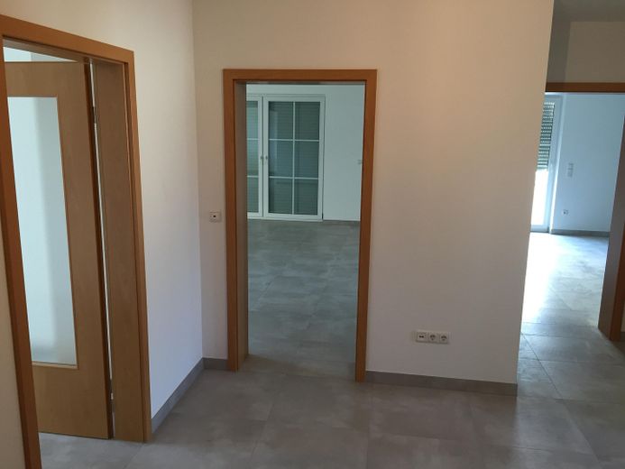 Ankastre mutfaklı ve balkonlu 3 odalı daire – Flur