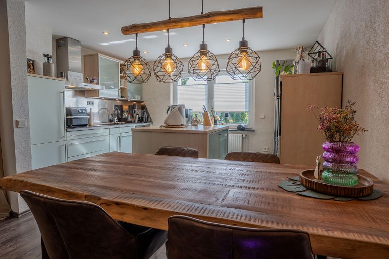Excepcional piso en propiedad con jardín, terraza en la azotea, Wallbox y chimenea – Foto 3