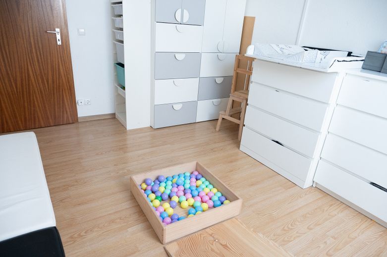 *Provisionsfreie* Helle 3,5-Zimmer-Dachgeschosswohnung in Holzgerlingen – Kinder-/Gästezimmer Bild 2