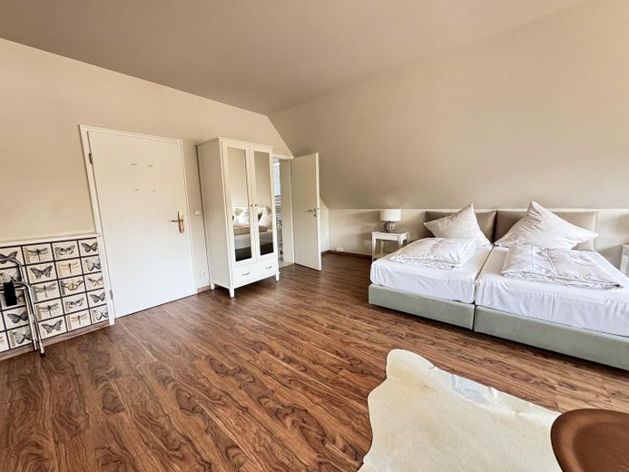 Business-Zimmer mit eigenem Bad, Terrasse, Parkplatz & Serviceoptionen nahe Köln – Foto 2
