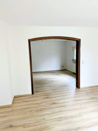 Schöne Wohngebäude mit zwei Wohnhäusern in Kaiserslautern-Erlenbach zum Verkauf – EG / Rechts