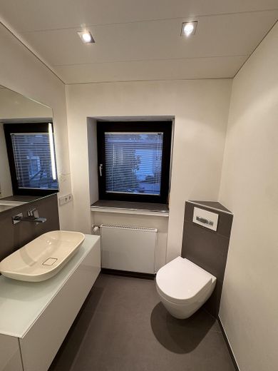 Stilvolle Maisonettewohnung mit Balkon und Stellplatz in Nidderau-Heldenbergen – Foto 15
