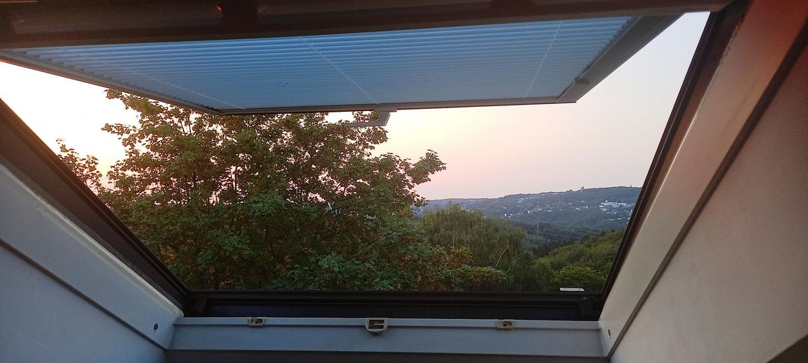 Sonnige Maisonettewohnung – Blick aus dem Dachfenster