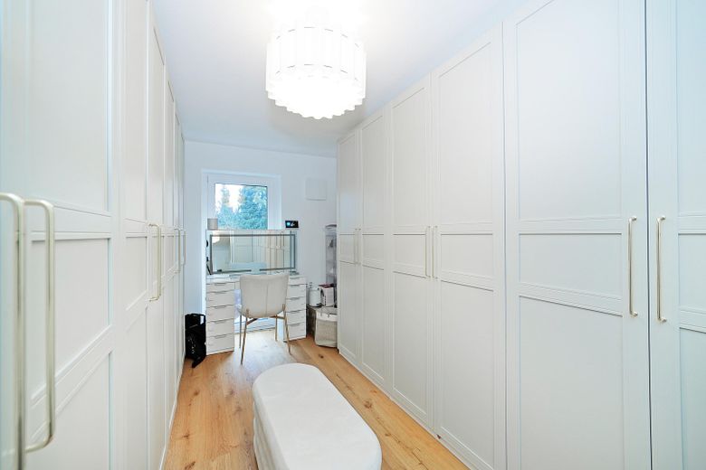 Zimmer 2 OG Ankleide