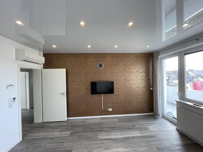 Klimatisierte und Vollständig renovierte Wohnung mit 3 Zimmern, Balkon und Einbauküche in Düsseldorf – Foto 7