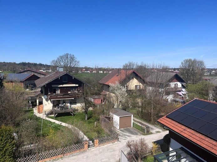 Gepflegtes 1-Zimmer-Penthouse Apartement mit großem Balkon in Rosenheim - Anfragen nur per Mail – Ruhiges Wohnviertel