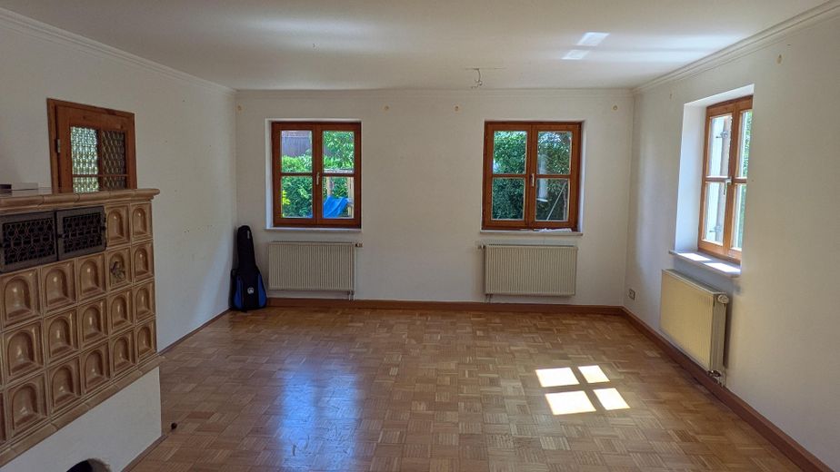 Affascinante casa indipendente in posizione tranquilla – vendita privata (senza agenzia) – Helles Wohnzimmer