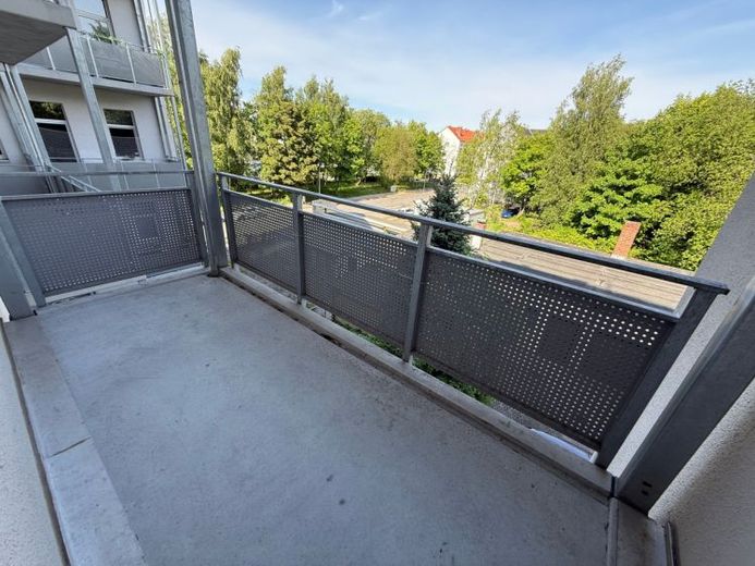 3.OG / Modernes Laminat - frei ab 1.10.26 - Großer Balkon an der Küche – Foto 1