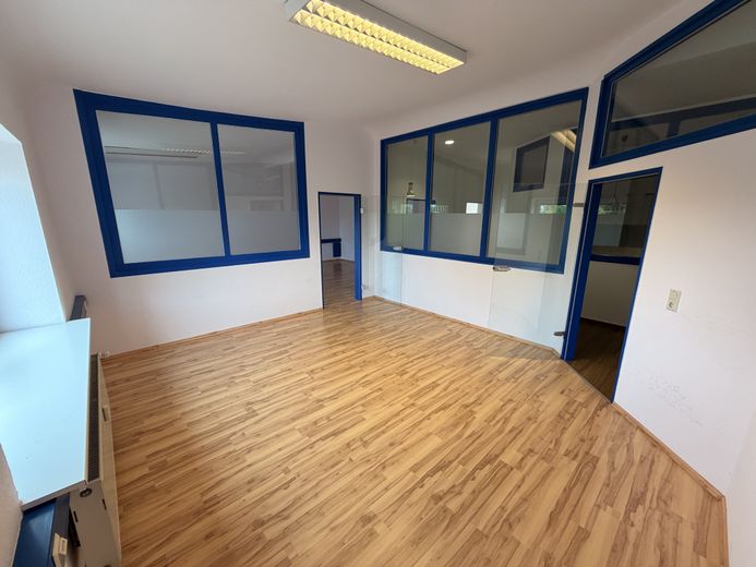 Flexible, helle Bürofläche nahe der Braunschweiger Innenstadt – Aufzug & Parkplätze – 06_Glasabgetrennter_Bueroberei