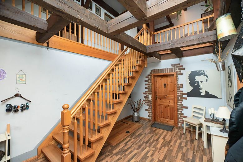 Echtholztreppe im Flur