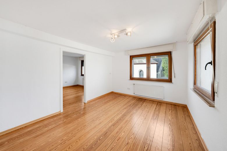 Großzügiges 8-Zimmer-Wohnhaus auf drei Wohnebenen in Aßlar-Berghausen – Foto 6