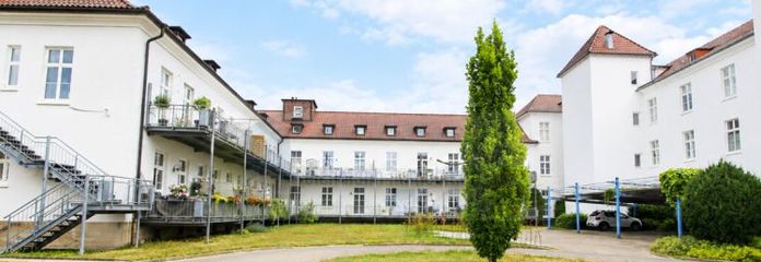 Stilvolle Kapitalanlage im historischen Lazarett in Donaueschingen: 2,5 Zimmer-ETW - helle Räume, hohe Decken, großer sonniger Balkon, KFZ-Stellplatz