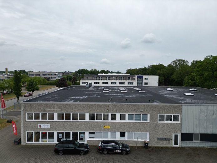 *Ihr neuer Standort im Gewerbepark Henstedt-Ulzburg !!!* – Gebäudeansicht