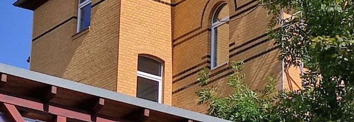 Schicke Erdgeschoßwohnung mit Balkon + Garten + Stellplatz
