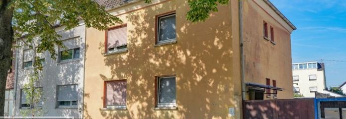 3-Family House in Ludwigshafen-Oppau | 3 Apartments, 3 Garages & Development Potential