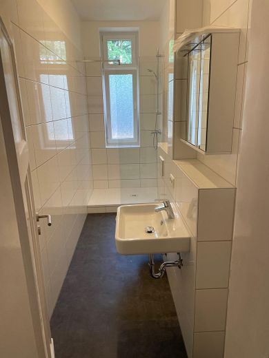 Kreuzviertel!!! Piękne mieszkanie w starej kamienicy z 3,5 pokojami i BALKONEM OD POŁUDNIOWEGO ZACHODU – Tageslichtduschbad