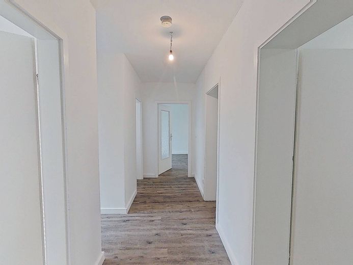 EINZIEHEN UND BIS ZU 3 KALTMIETEN SPAREN: Große 3-Zimmer-Wohnung mit BALKON und EBK in Kappeln-Ellenberg – Ansicht I: Flur