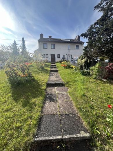 Sanierungsbedürftig, aber WOW! Unter Bodenrichtwert! DHH mit großem Garten in Wiesbaden Kohlheck! – Hausansicht 3