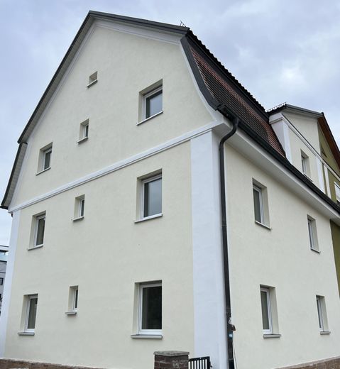 Kernsanierte 3-Zi-Wohnung mit Klimaanlage, Stellplatz & Garten, provisionsfrei – Außenansicht