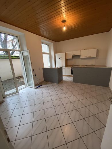 Modernisierte Altbauwohnung mit großer Terrasse | ca. 55 m² | Wuppertal-Elberfeld – Wohnküche mit Terrassenzugang
