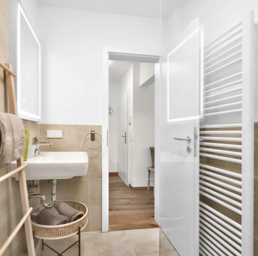 Wunderschöne Wohnung in Bestlage – Blick Bad Küche