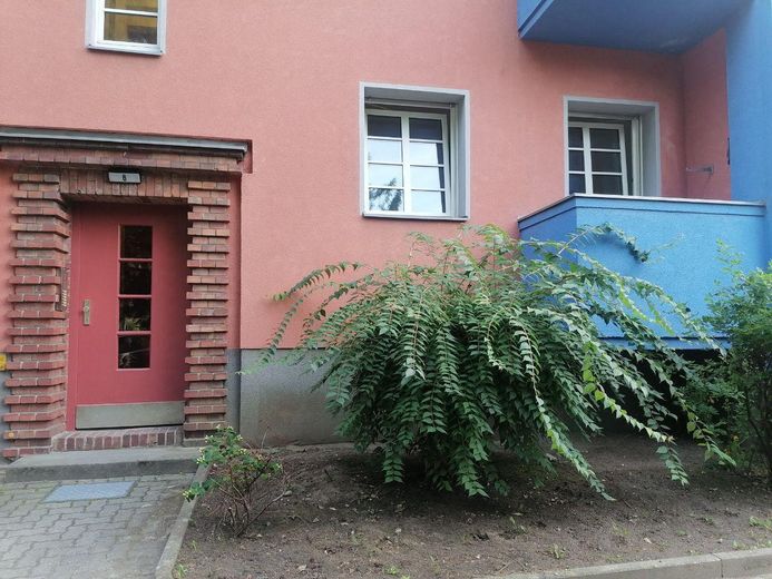 Tranquillo appartamento per single di 2 locali con balcone a Tempelhof, rialzato, ristrutturato, disponibile da subito – Foto 1