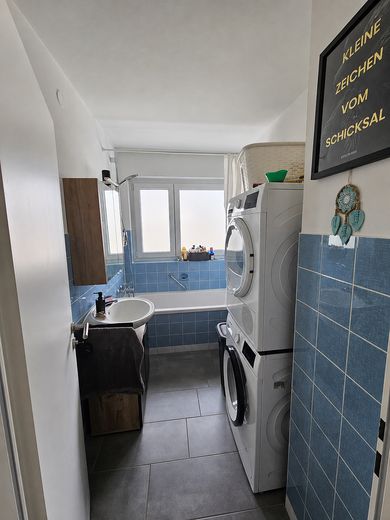 Provisionsfrei: Gepflegte 3-Zimmer-Wohnung mit Südwestbalkon – ab Dezember bezugsfrei – Tageslichtbad mit Badewanne